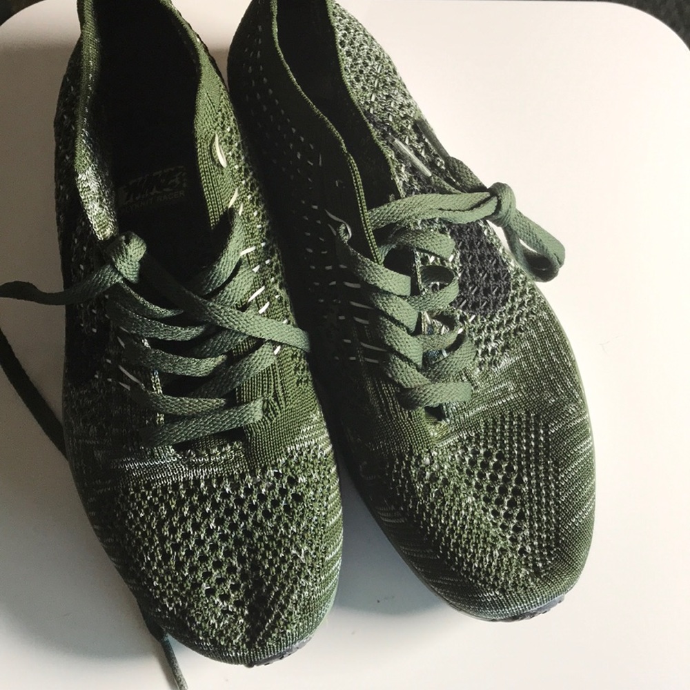 Nike Mens flyknit racer olive green new 5.5